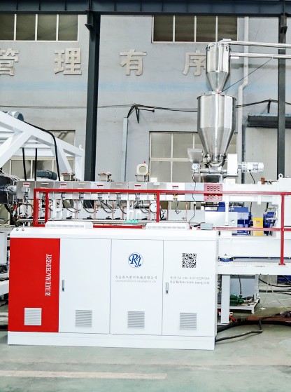 高端EVA光伏膠膜生產線設備