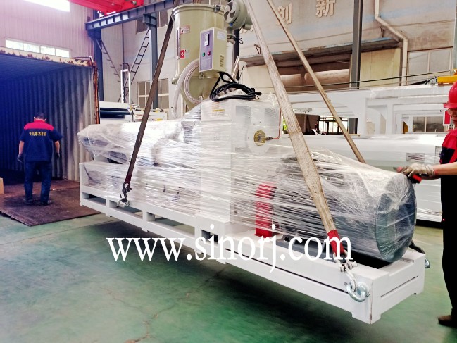 前幾天abs管材生產線，今天UV大理石板生產線，過兩天格柵板生產線裝柜裝柜發貨發貨