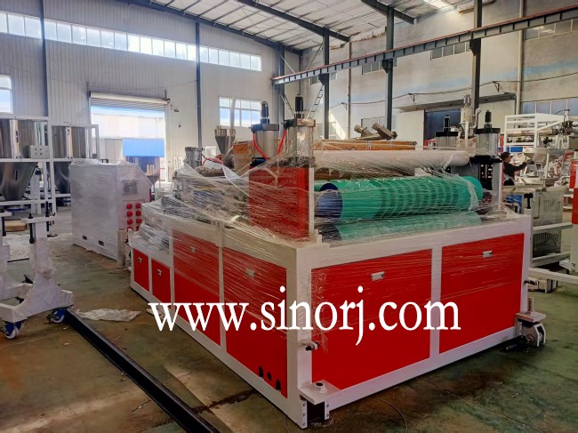 發往印尼的pvc波浪瓦，T型瓦生產線，大理石uv板生產線開始裝柜